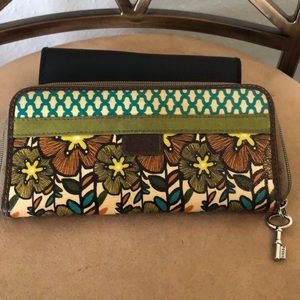 Fossil Clutch